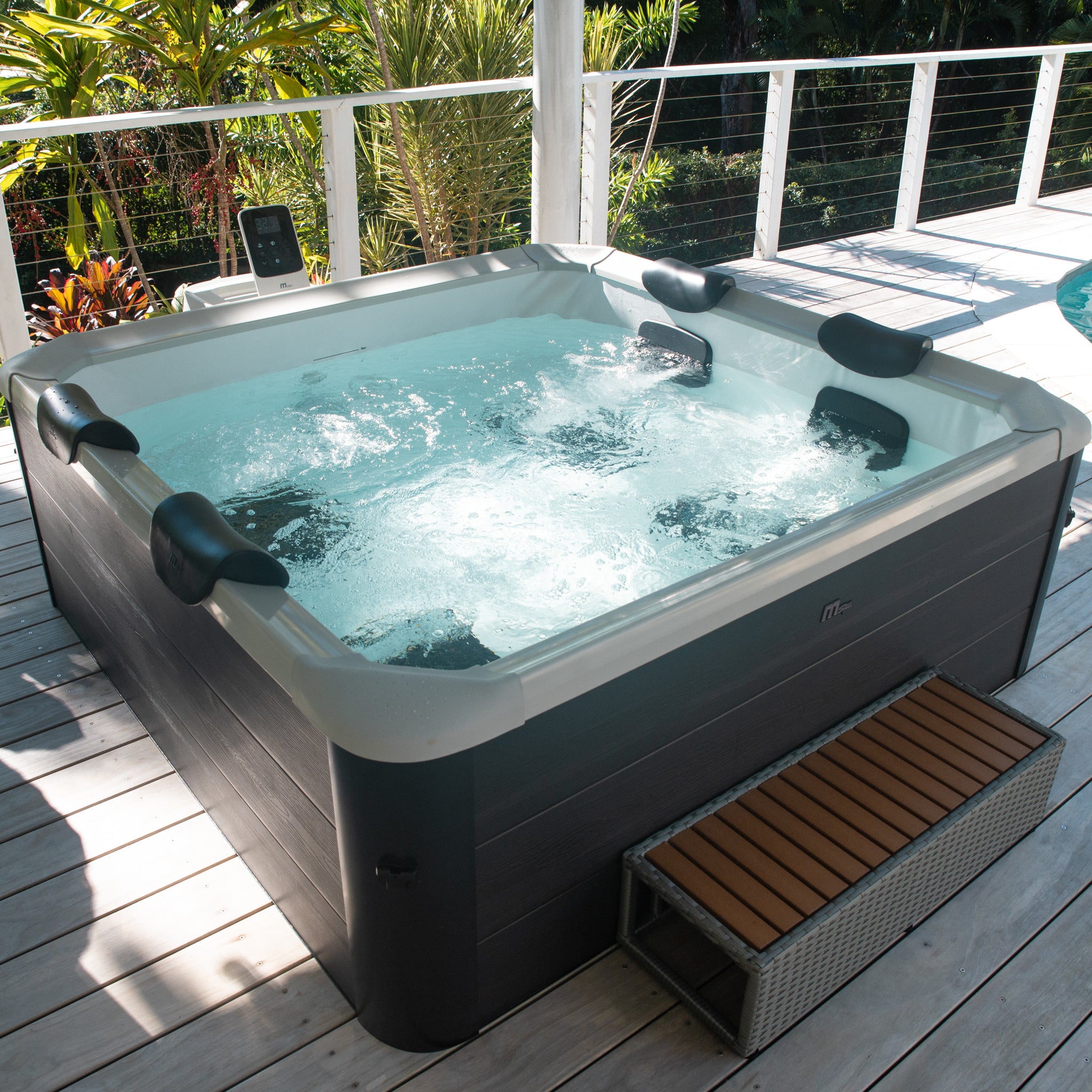 Oslo Aero Plus Hot Tub